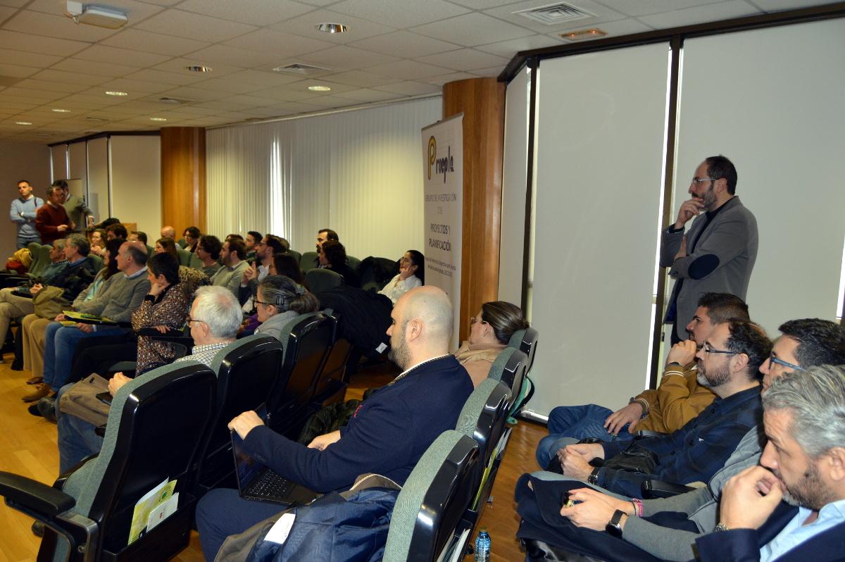 Público asistente á xornada de presentación do proxecto, no que participan 16 universidades