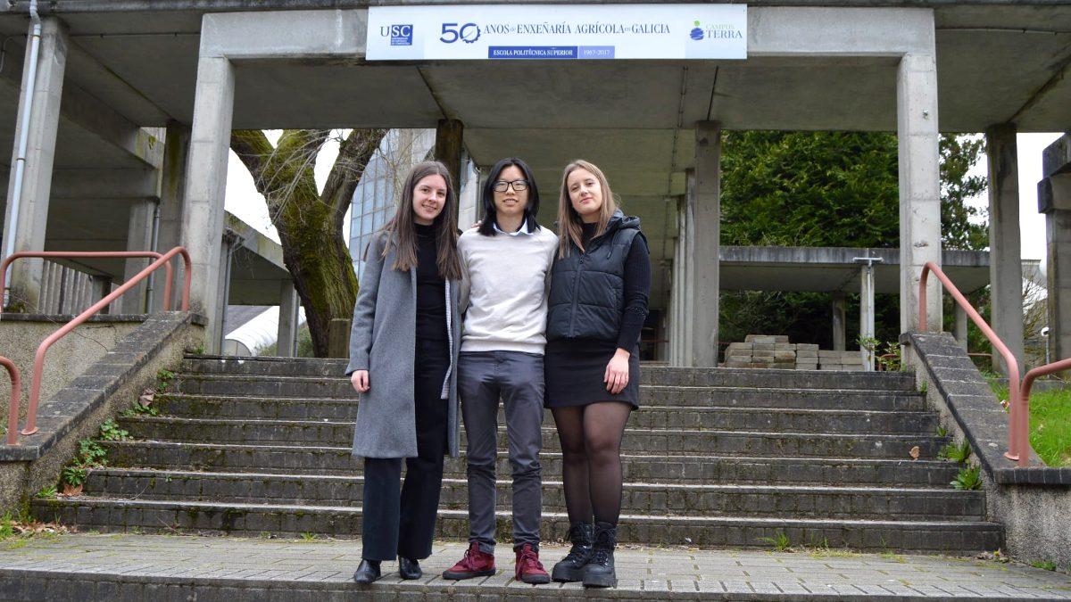 De esquerda a dereita Alicia Lourenzo, Inés Seoane y Rocío López, ganadoras de los VIII Premios Enxeñaría e Muller Rural