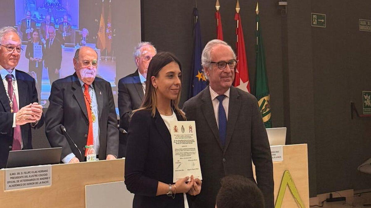 Recollida do galardón. Cedida