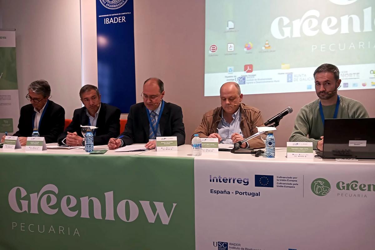 Mesa de debate con representantes das entidades galegas e portuguesas participantes no proxecto