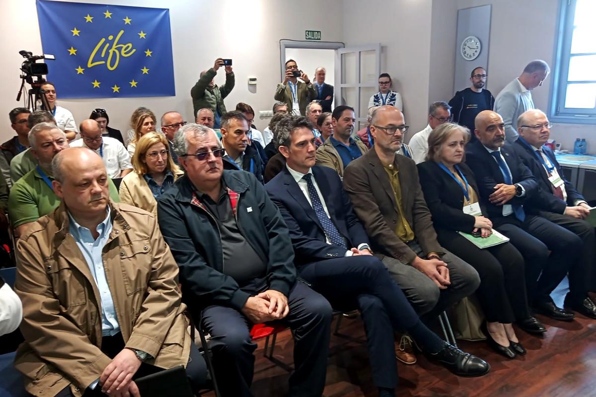 Público asistente ao acto de presentación do proxecto